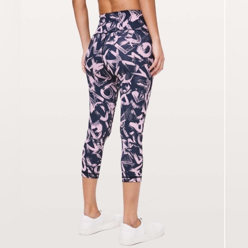 Lululemon Wunder Under Crop (High-Rise) *Full-On Luxtreme 21" - Size 4
